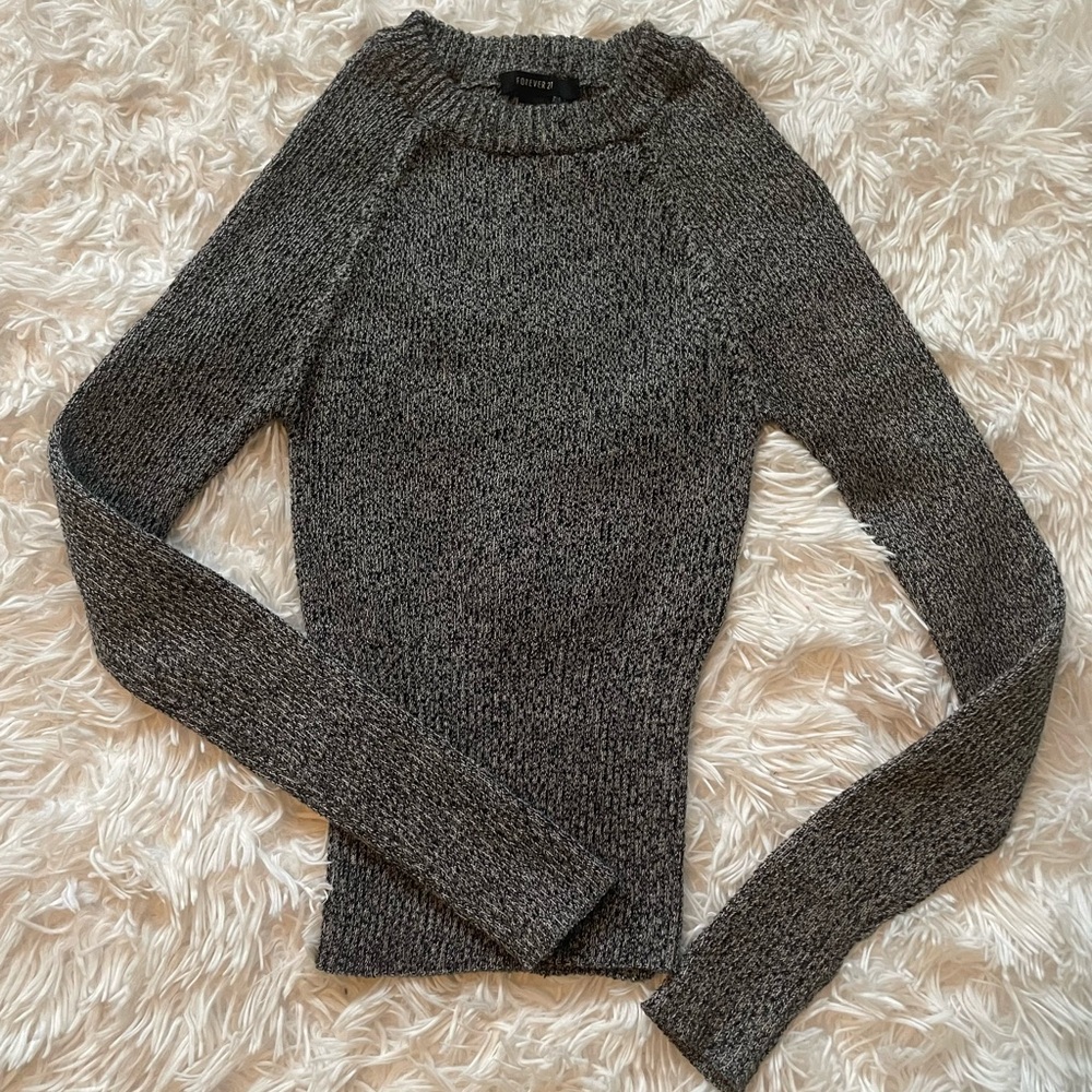 Forever 21 Knit Sweater. Very Stretchy. Soft. Black and Grey. Size S